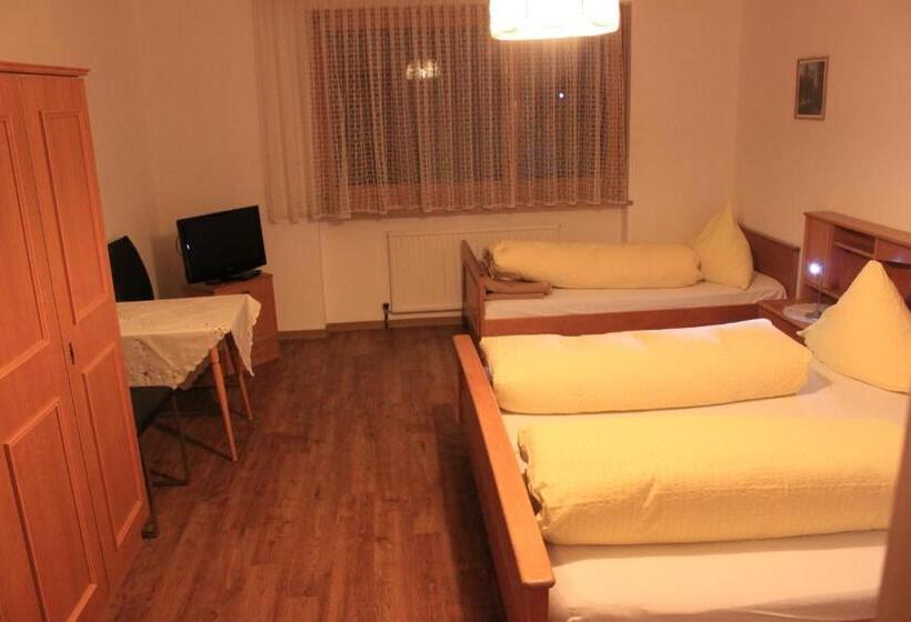 غرفة قياسية ثلاثية, Pension & Restaurant Tsingdao