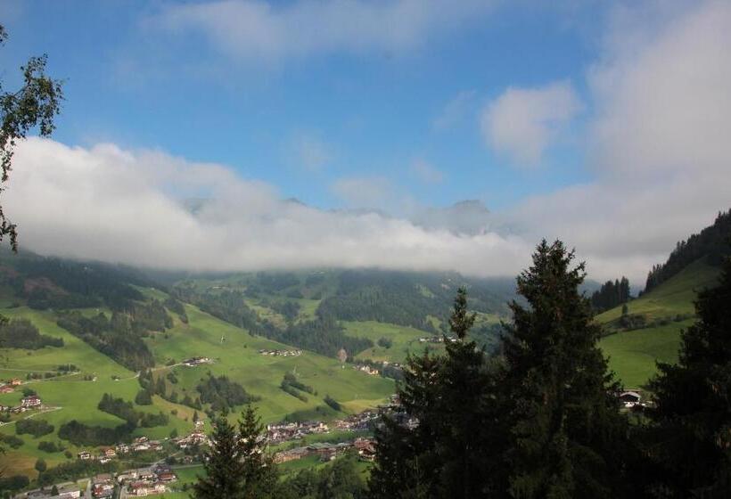 דירת שלושה חדרים, Wandlehenhof