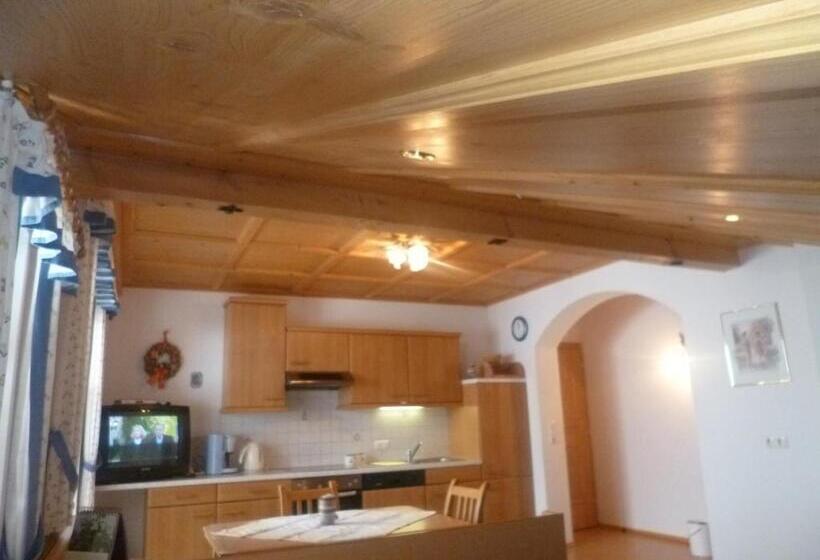 דירת שלושה חדרים, Wandlehenhof