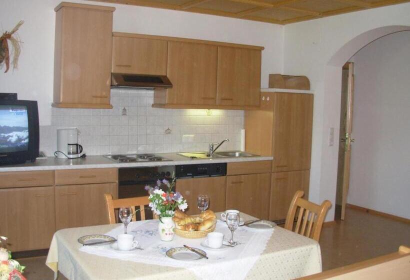 דירת שלושה חדרים, Wandlehenhof