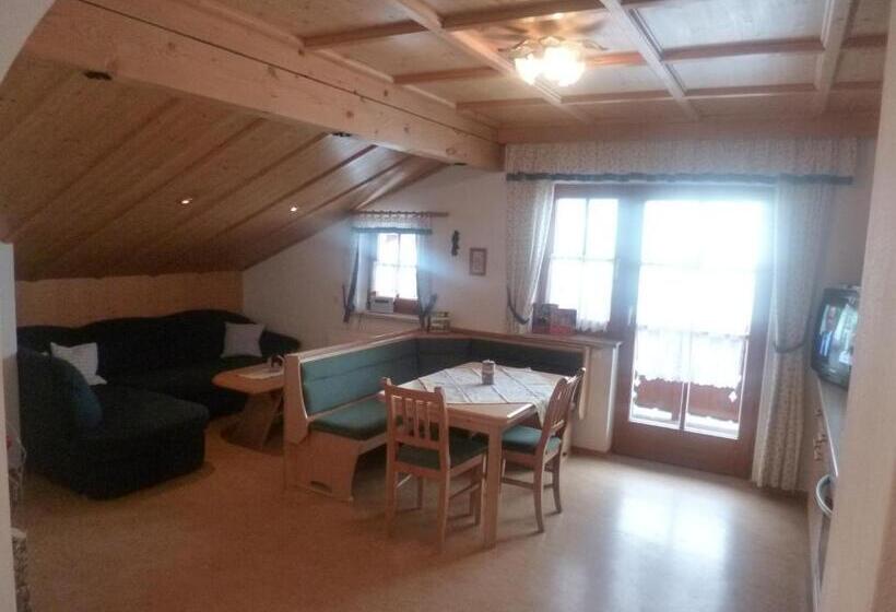 דירת שלושה חדרים, Wandlehenhof