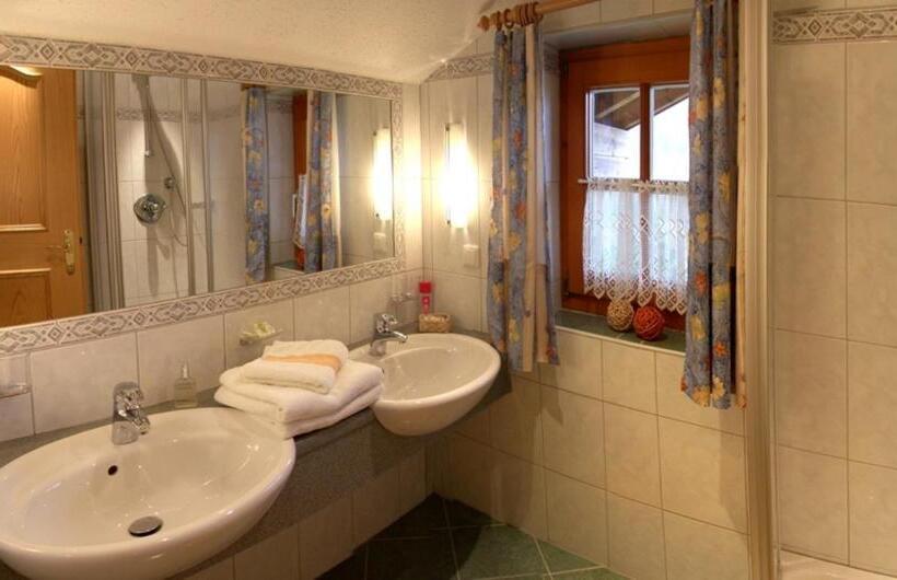 דירת שלושה חדרים, Wandlehenhof