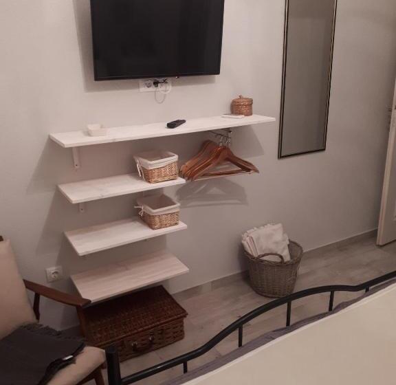 اتاق استاندارد با چشم‌انداز باغ, House Grabic