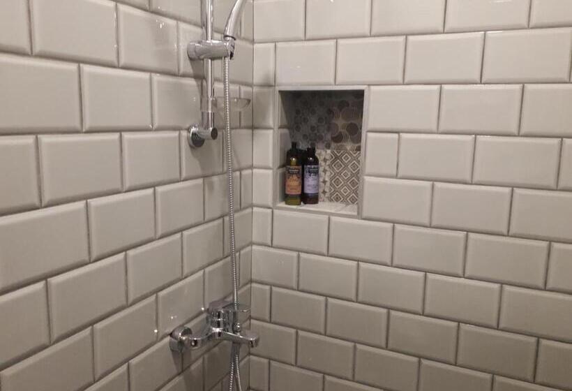 اتاق استاندارد با چشمانداز باغ, House Grabic