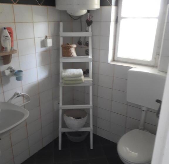 اتاق استاندارد, House Grabic