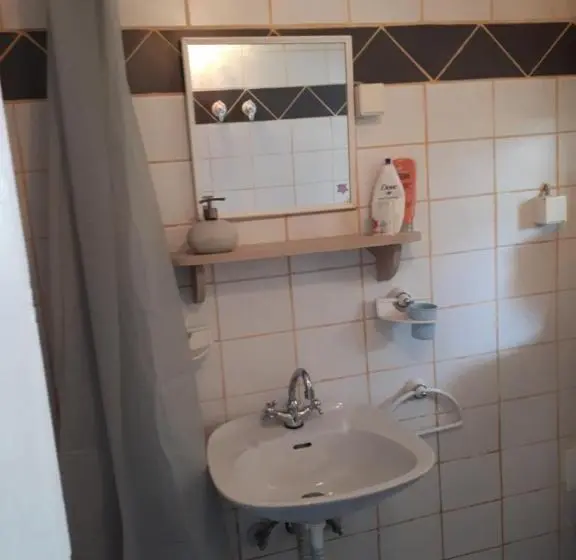 اتاق استاندارد, House Grabic