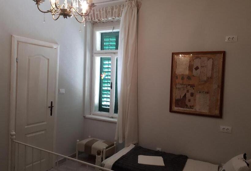 اتاق استاندارد, House Grabic