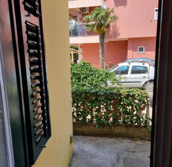 آپارتمان 1 خوابه همکف, House Grabic