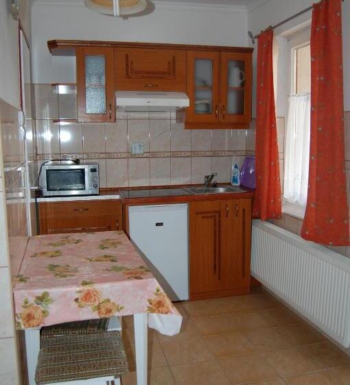 شقة غرفة واحدة, Zách Klára Utcai Apartman