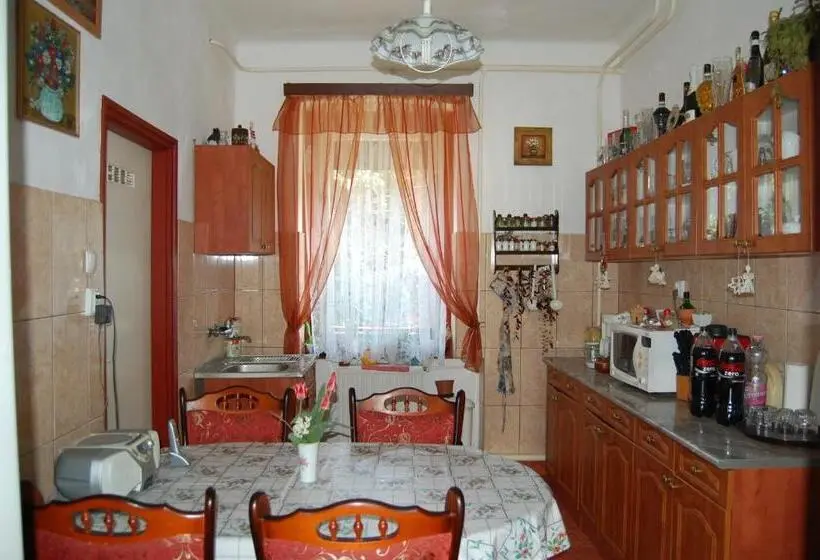 バス共有のスタンダードルーム, Zách Klára Utcai Apartman