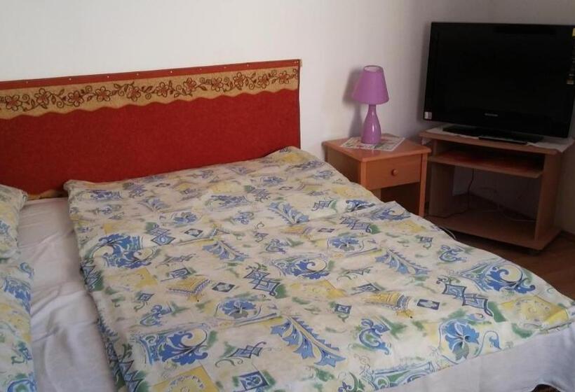 آپارتمان 1 خوابه, Zách Klára Utcai Apartman