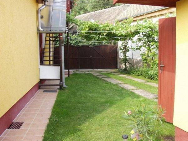 سوئیت پنت هاوس, Zách Klára Utcai Apartman