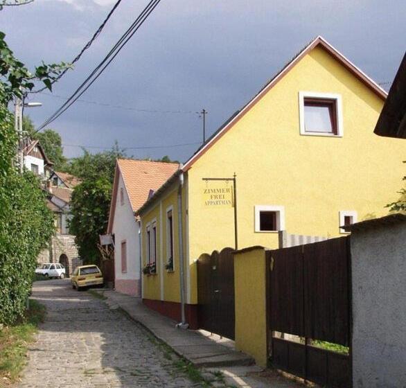 جناح دور أخير, Zách Klára Utcai Apartman