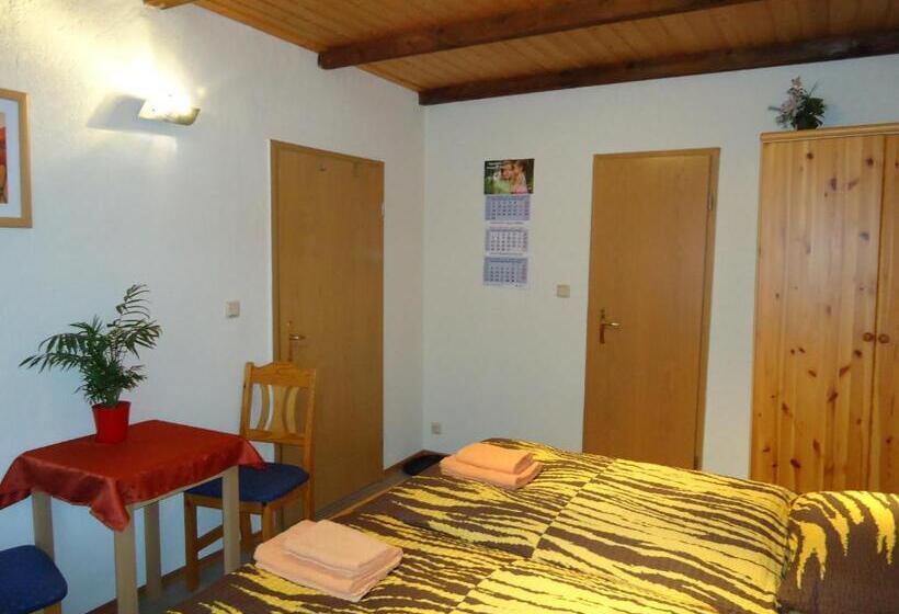 غرفة قياسية, Pension Thaler Hof