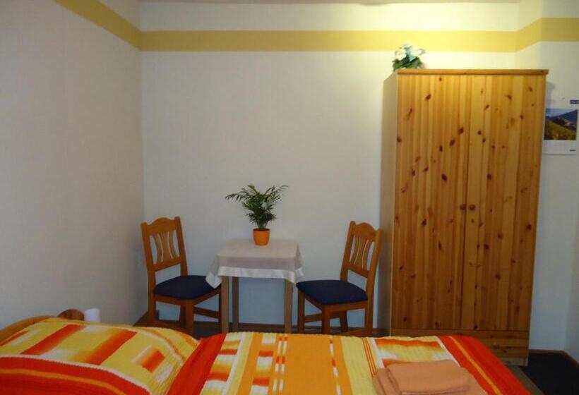 غرفة قياسية, Pension Thaler Hof