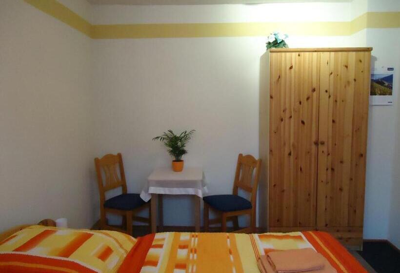 غرفة قياسية, Pension Thaler Hof