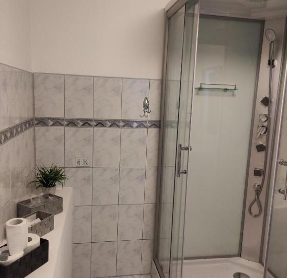 غرفة قياسية ثلاثية, Siesta Pension