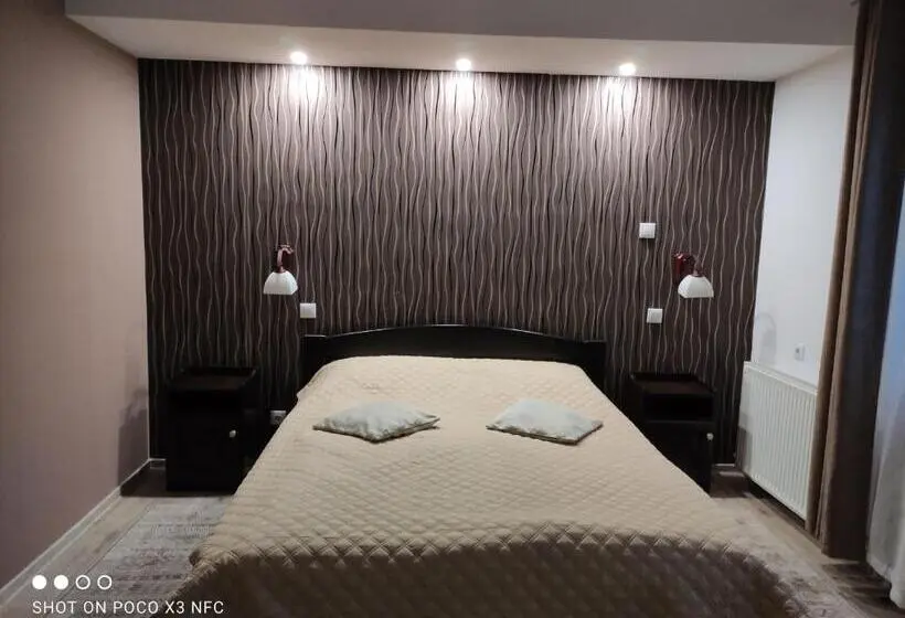 Standard Kolmen Hengen Huone, Siesta Pension