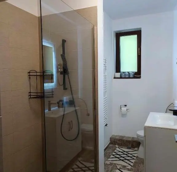 Deluxe-perhehuone, Siesta Pension