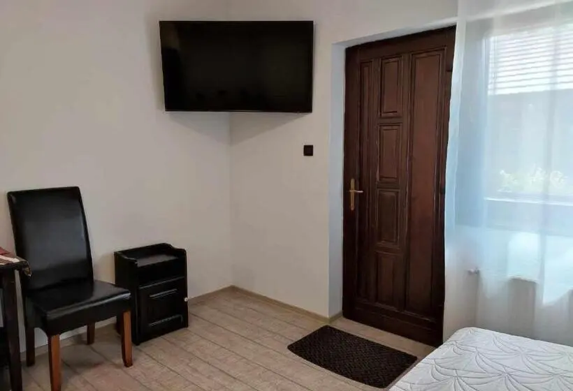 Deluxe-perhehuone, Siesta Pension