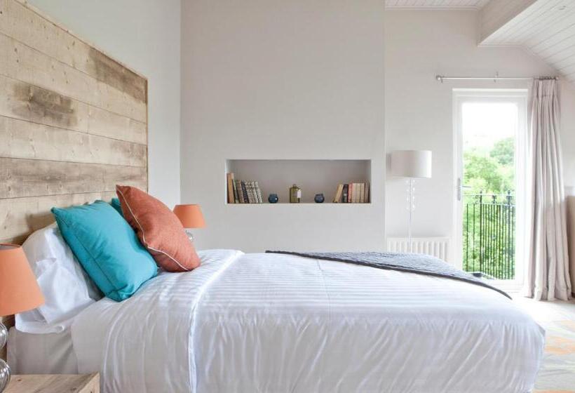 سوییت جونیور, Finn Lough