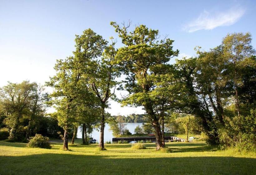 سوئیت 2 خوابه, Finn Lough