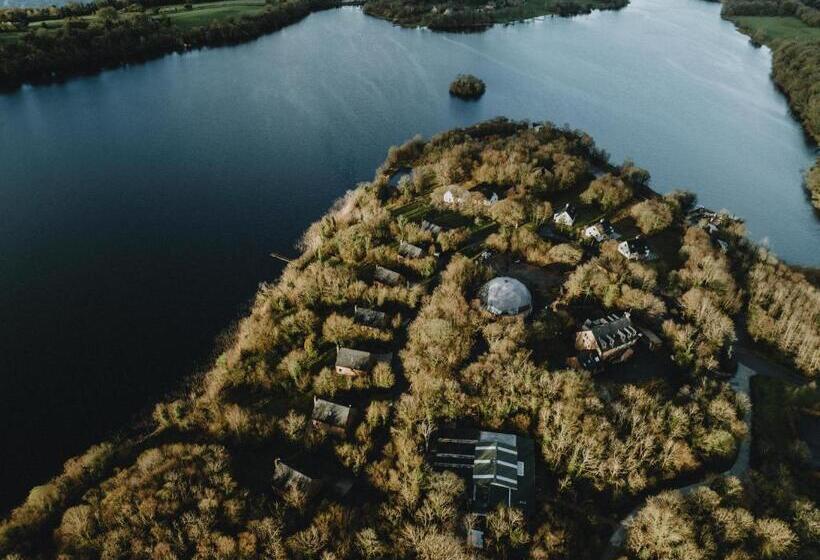 سوئیت 2 خوابه, Finn Lough