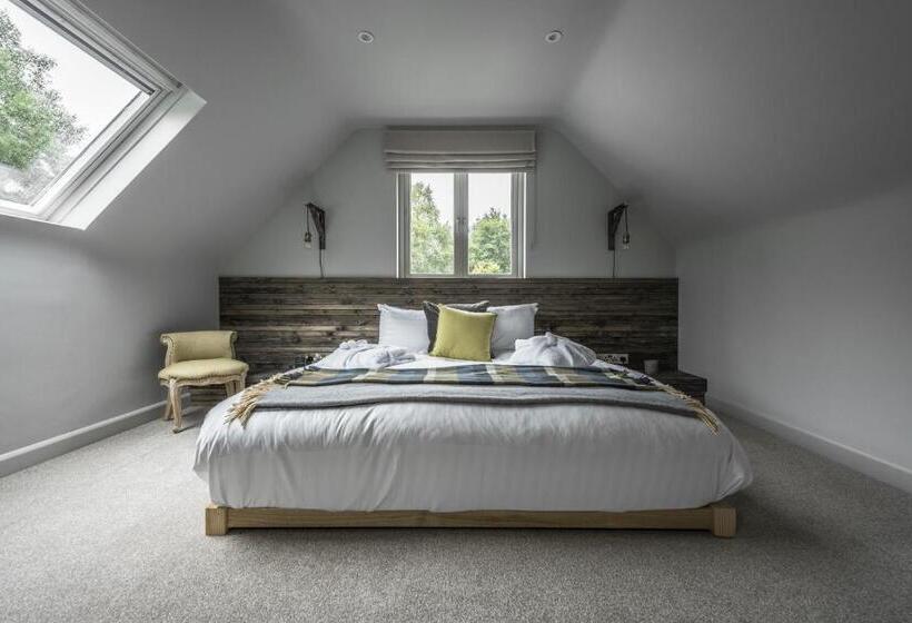 Suite with lake view, Finn Lough