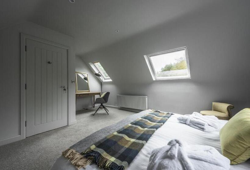 Suite with lake view, Finn Lough