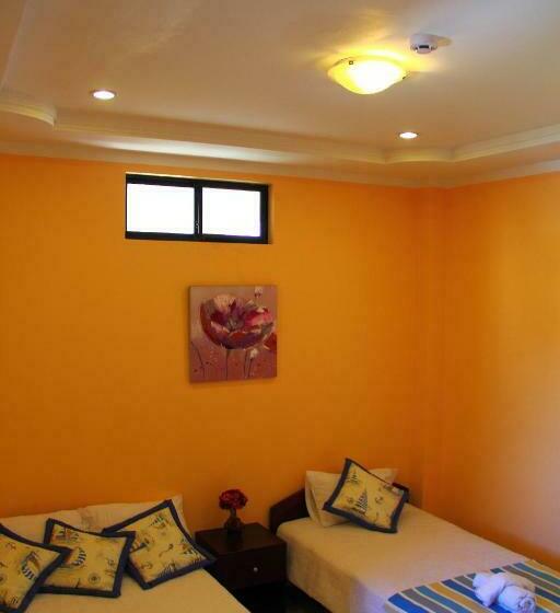 标准工作室, Duncan Hostal