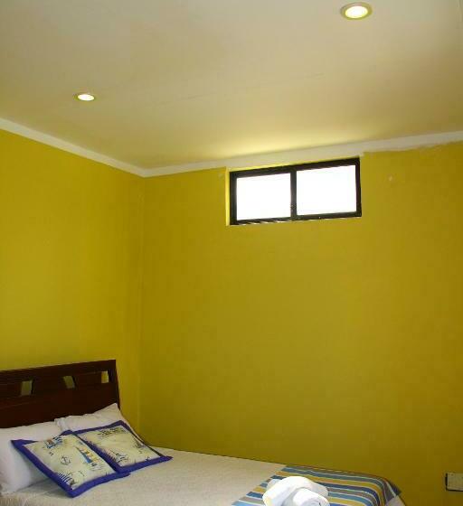 带阳台的三人标准间, Duncan Hostal