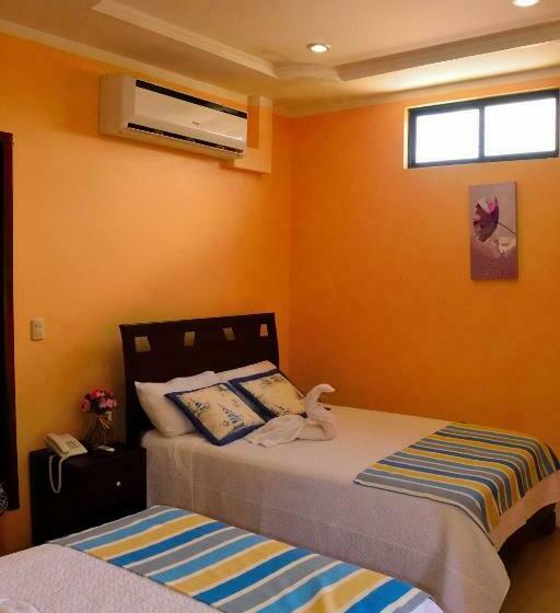 带阳台的三人标准间, Duncan Hostal