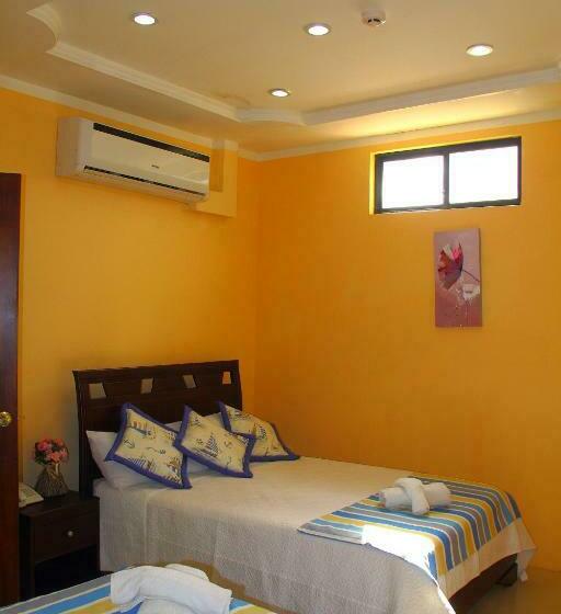 带阳台的三人标准间, Duncan Hostal