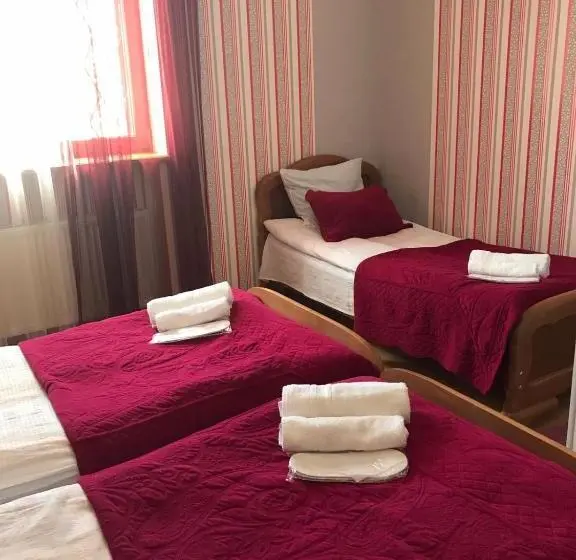 اتاق استاندارد سه نفره, Max Hotel Gogi Alibegashvili