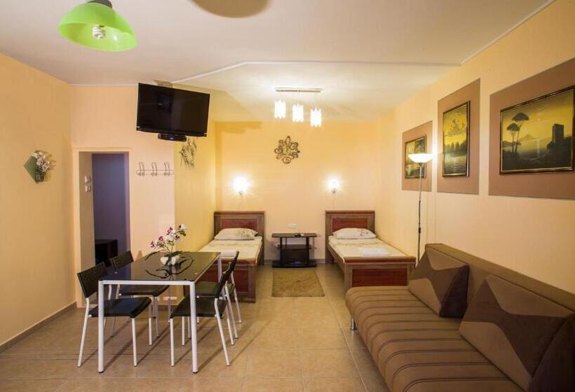 패밀리 스튜디오, Dead Sea Sun Guest House