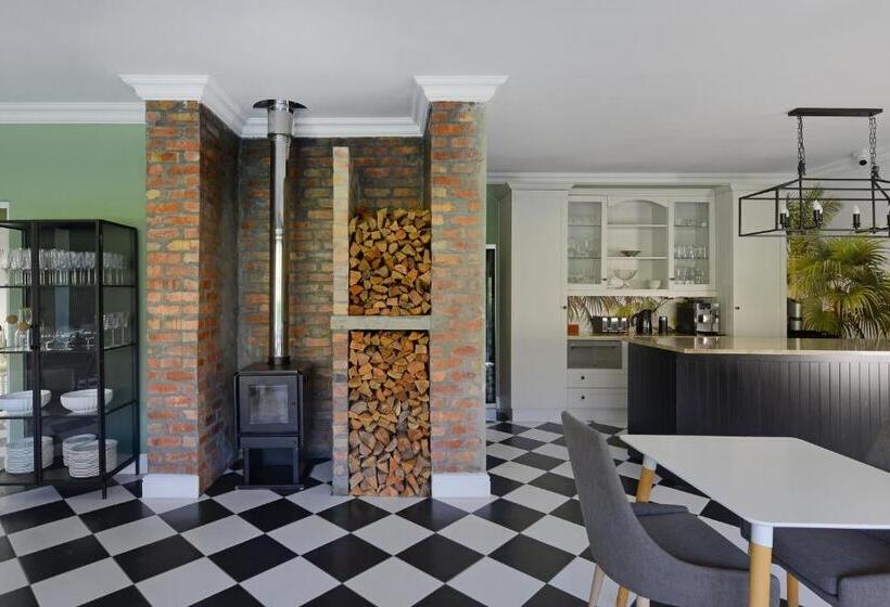 سوییت لوکس, Fransvliet Guest House