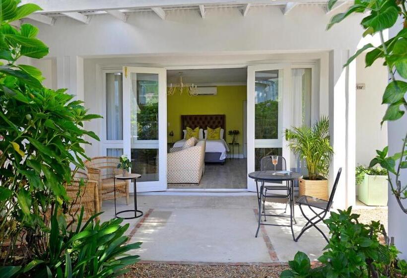 استودیوی سوپریور, Fransvliet Guest House