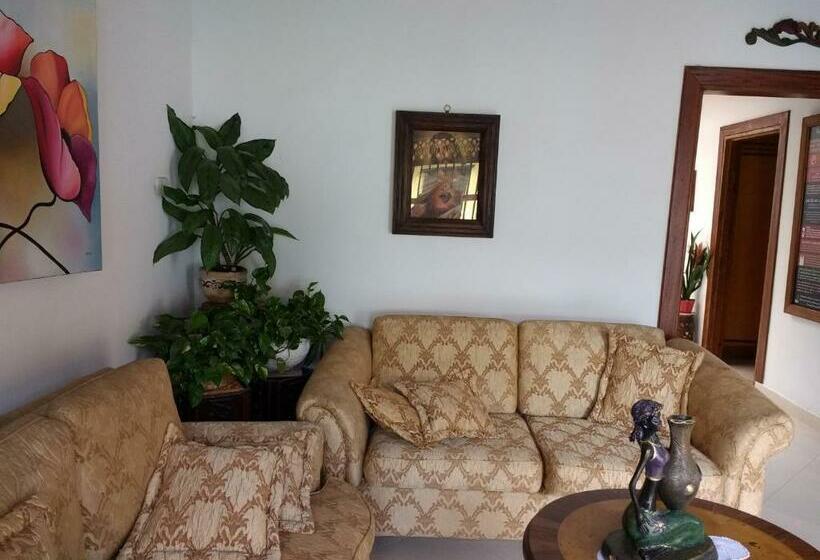 חדר סטנדרט לשלושה, Hostal Famihotel Fundadores