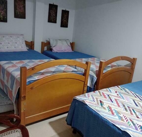 اتاق استاندارد سه نفره, Hostal Famihotel Fundadores