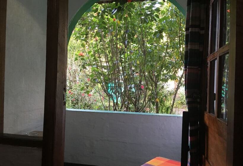 Номер Стандарт Трехместный, La Petite Auberge   Hostel