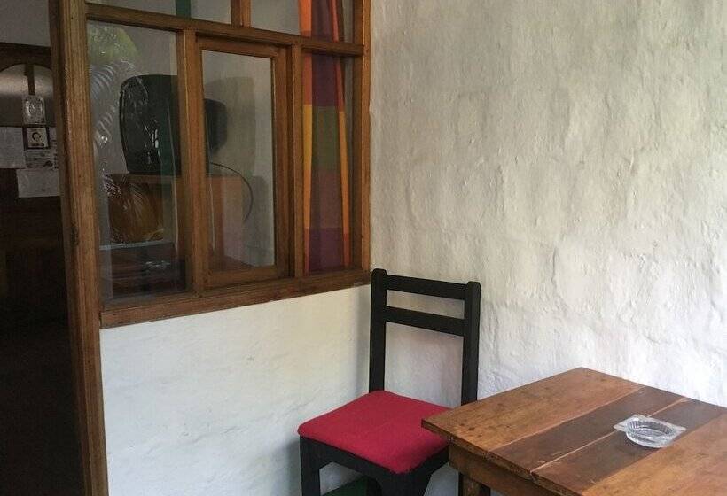 标准三人间, La Petite Auberge Hostel