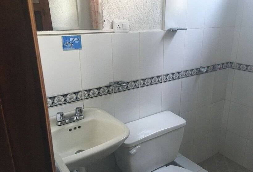 四人标准间, La Petite Auberge Hostel