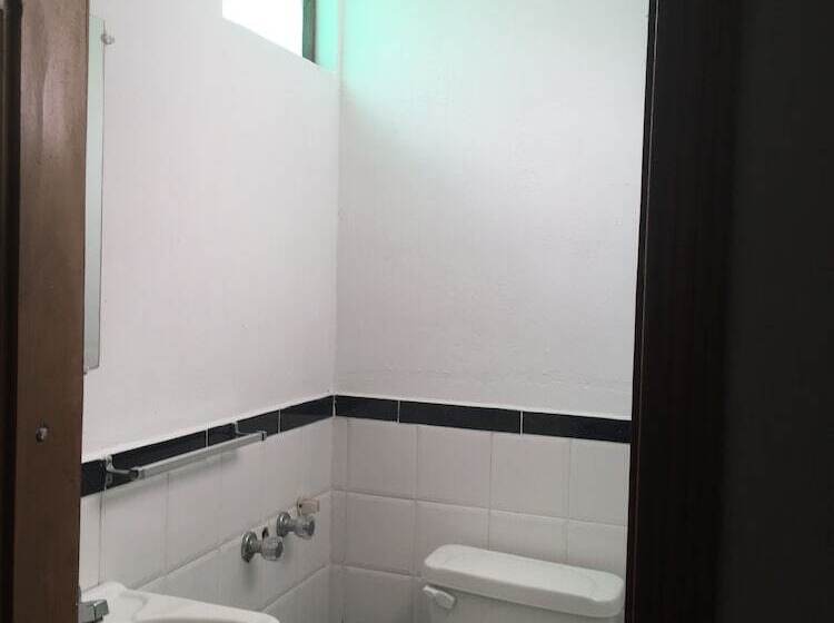 四人标准间, La Petite Auberge Hostel