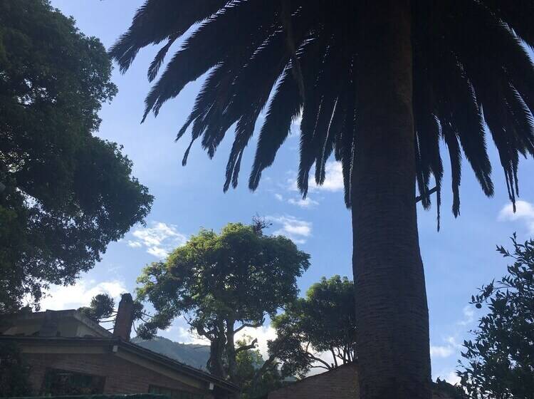 家庭间, La Petite Auberge Hostel