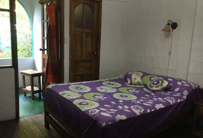 标准三人间, La Petite Auberge Hostel