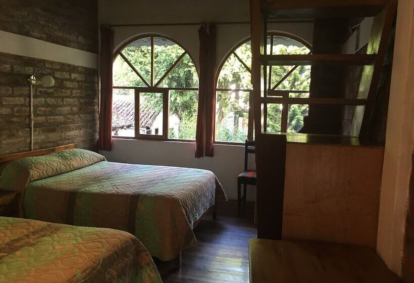 家庭间, La Petite Auberge Hostel
