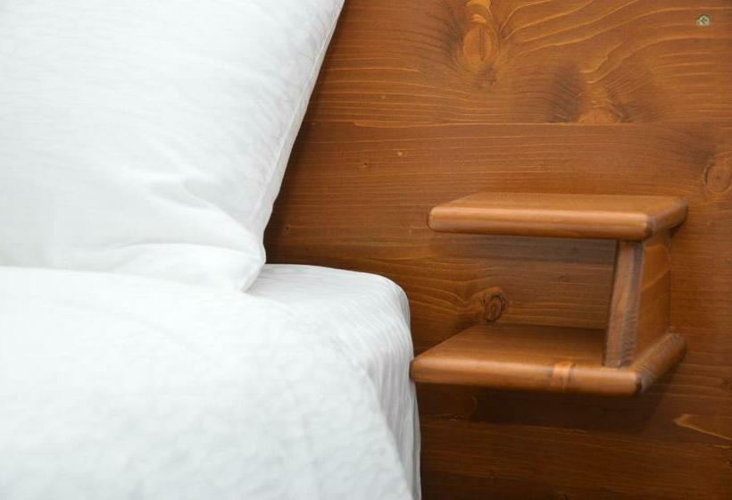 Номер Стандарт, Pensiunea Poezii Alese