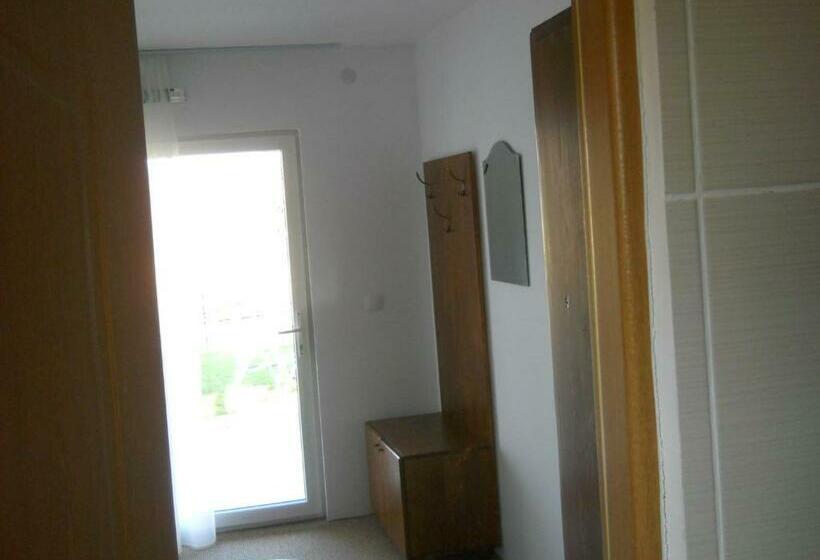 Номер Стандарт, Pensiunea Poezii Alese