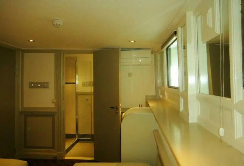 Standard Room Lake View, Kapitein Anna