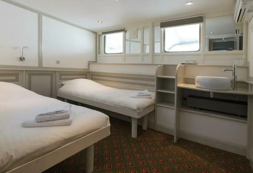Standard Room, Kapitein Anna